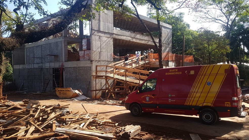 Laje despencou e feriu trabalhadores — Foto: Alex Magosso/RPC Londrina