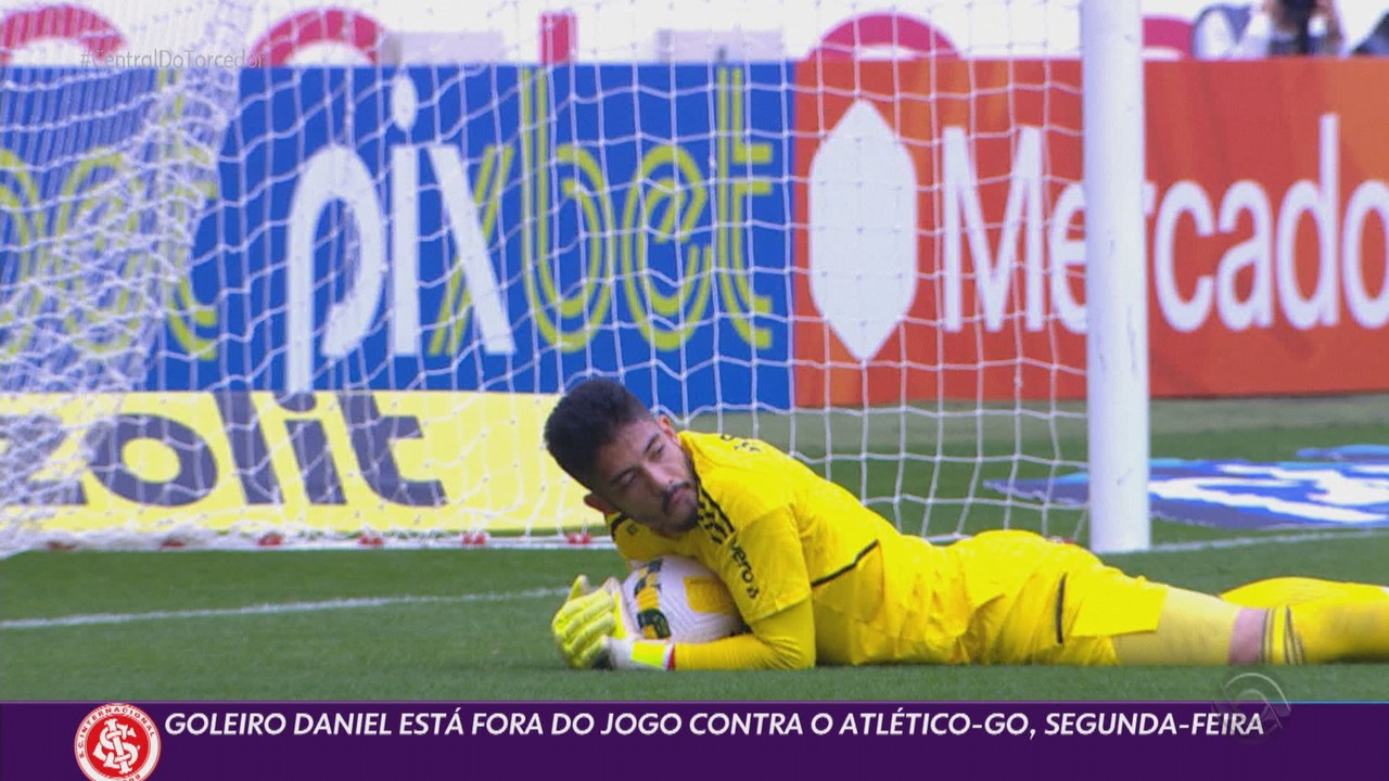 Goleiro Daniel sofre trauma no olho e desfalca o Inter contra o Atlético-GO