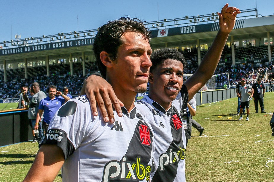 Vasco de Marlon Gomes e Andrey Santos precisa de mais oito vitórias para voltar à Série A segundo a Bola de Cristal