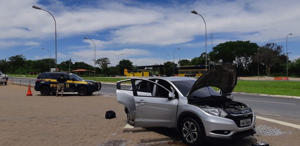 Carro recuperado pela PRF — Foto: PRF / Divulgação