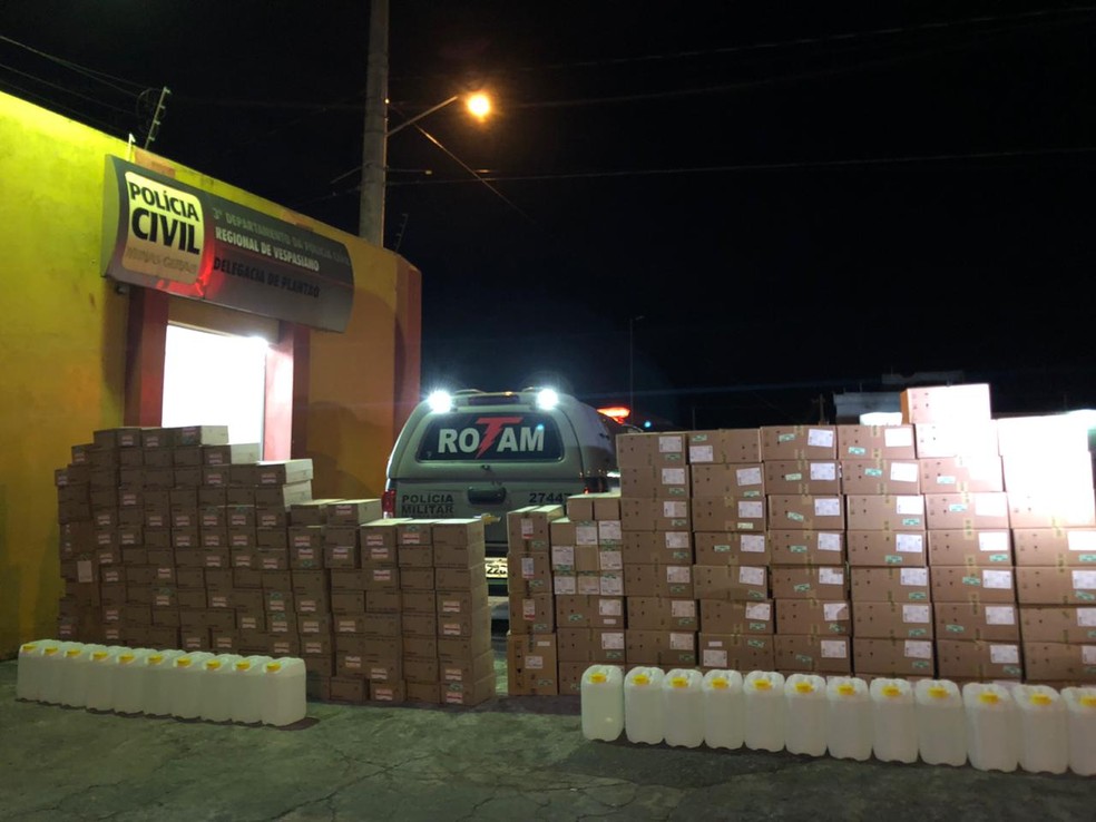 Mais de 200 caixas de medicamentos foram recuperadas — Foto: Tábata Poline/TV Globo