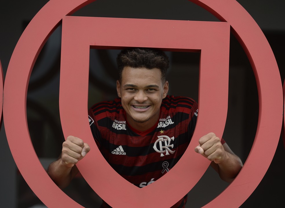 Muniz tem Ibrahimovic como grande inspira&ccedil;&atilde;o no futebol &mdash; Foto: Andr&eacute; Dur&atilde;o/GloboEsporte.com