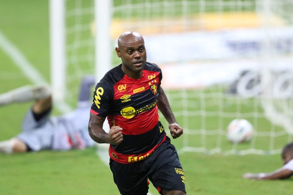 Bastidores: Vagner Love quase voltou ao Corinthians antes de Yuri Alberto ser contratado