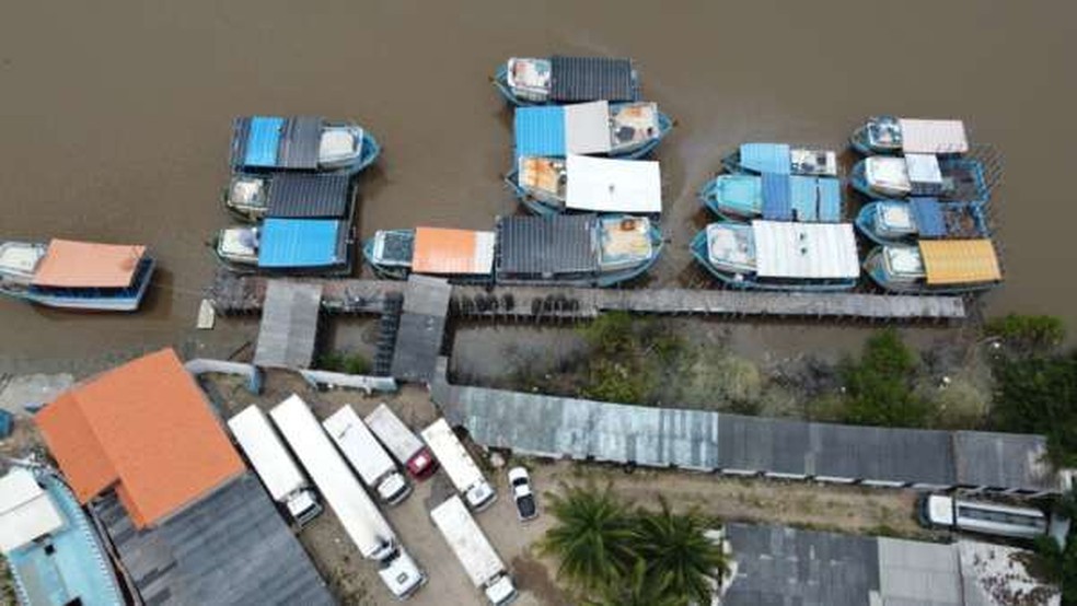 Combustíveis vendidos de forma irregular abasteciam embarcações de Itarema — Foto: Polícia Civil