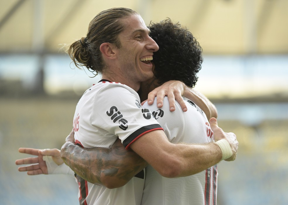 Filipe Lu&iacute;s e Gabigol comemoram em Flamengo x Nova Igua&ccedil;u &mdash; Foto: Andr&eacute; Dur&atilde;o