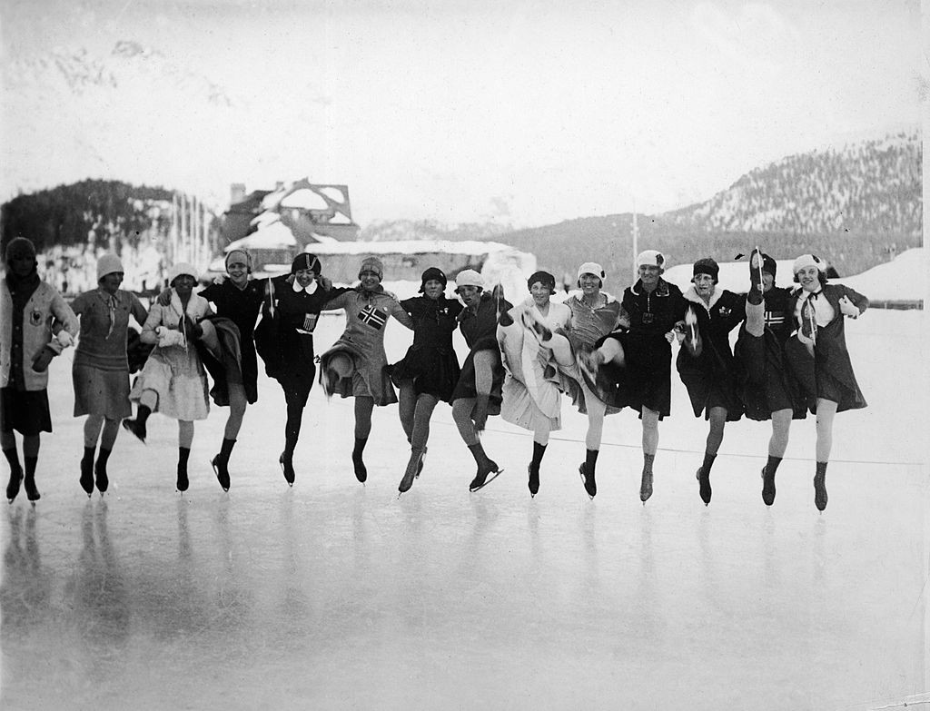 Competidoras de Patinação Artística Femininanos Jogos Olímpicos de Inverno na Suíça, em 1928 (Foto: FPG/Getty Images)