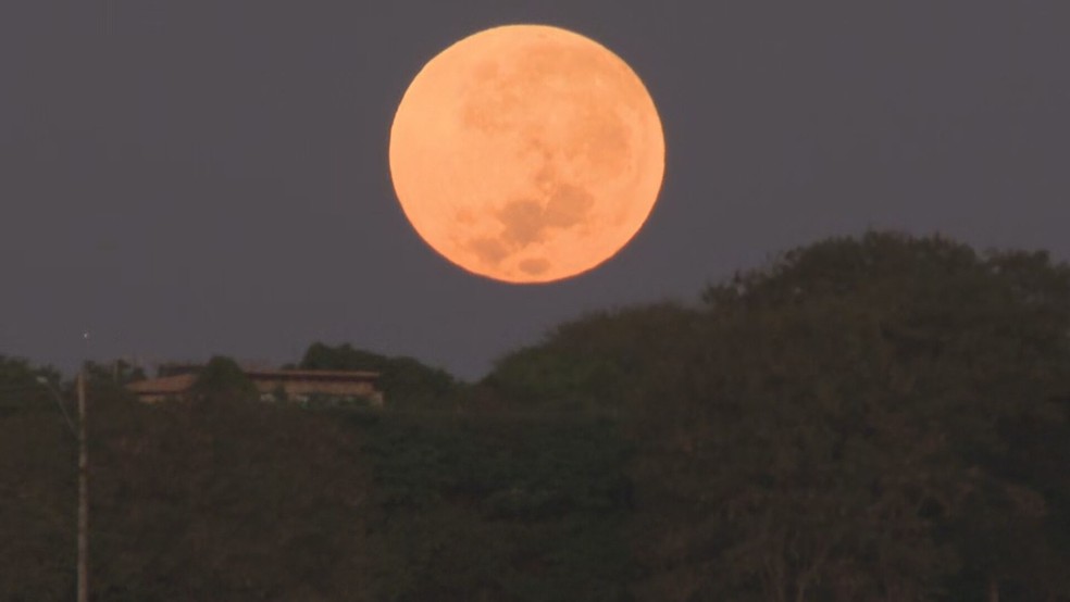 Lua no céu de Brasília, nesta terça-feira (14) — Foto: TV Globo/Reprodução