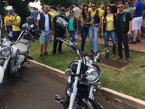 Motoclube 'Guaras do Asfalto' apoiou o ato a favor do impeachment da Dilma (Foto: Maria Caroline Palieraqui/G1 MS)
