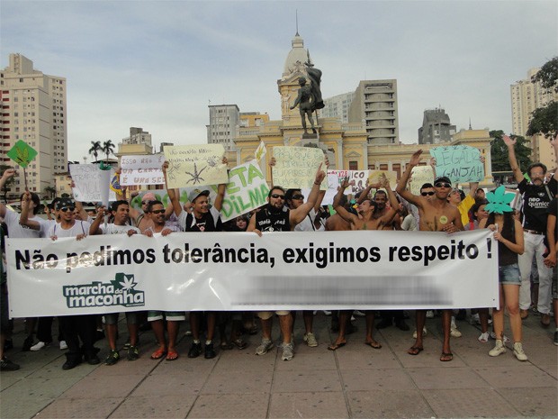 Marcha da Maconha comeÃ§ou na PraÃ§a da EstaÃ§Ã£o, no Centro da capital (Foto: Raquel Freitas / G1)