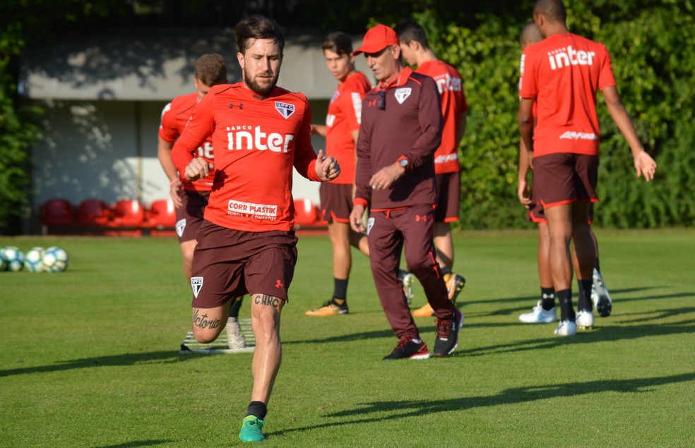 Gómez foi titular contra o Vitória, mas não agradou a Dorival  (Foto: Érico Leonan / site oficial do SPFC)