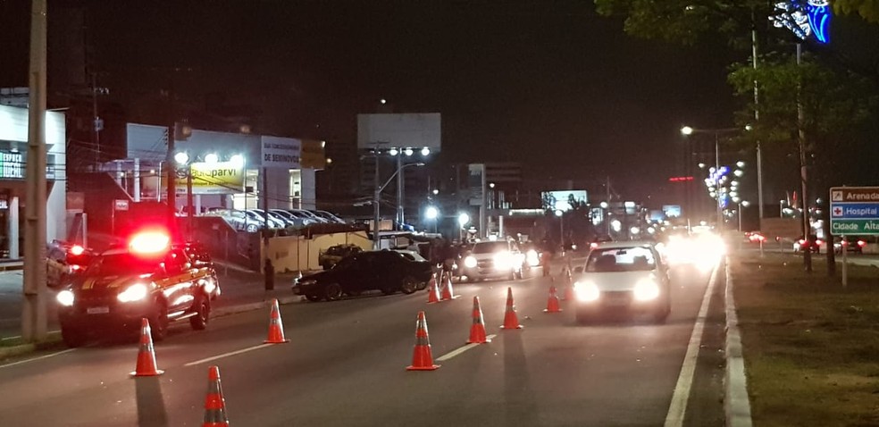 Barreira da PRF foi montada na Zona Sul de Natal — Foto: PRF/Divulgação