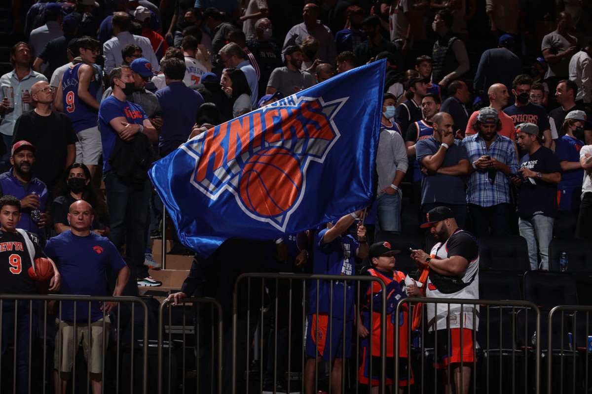 Knicks, Jazz e Sixers punem fãs no mesmo dia por ...