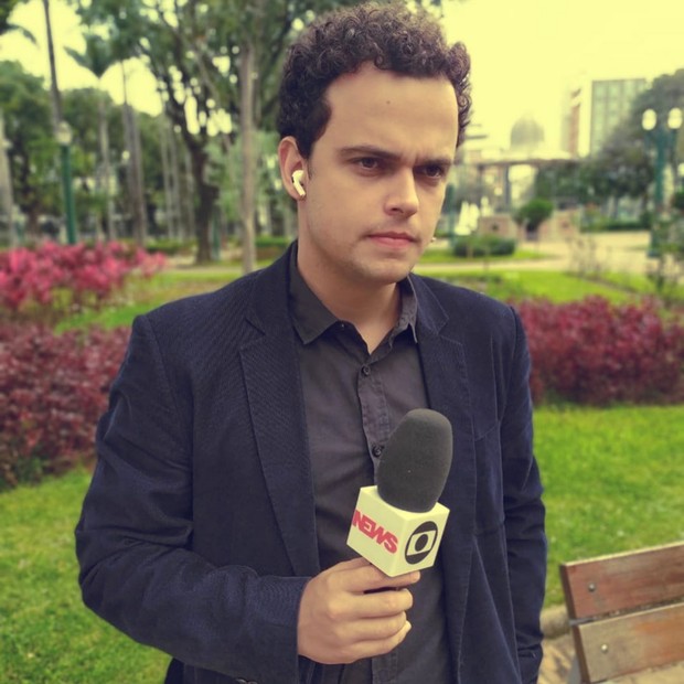Pedro Rocha durante reportagem externa no dia 27 de março, antes de testar positivo ao exame do coronavírus (Foto: Reprodução/Instagram)