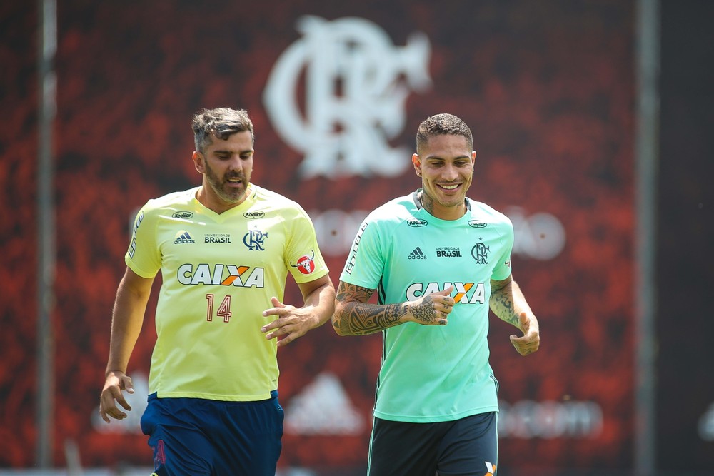 Impedido de ir ao Ninho, Guerrero treina à parte e não vai se reapresentar no Fla