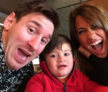 Filho mais novo de Messi tenta repetir treino do pai; assista