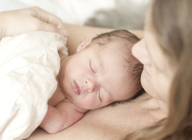 O recém-nascido é capaz de reconhecer a mãe, sim (Foto: Thinkstock)