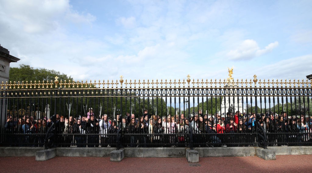 Vista do lado de fora do Palácio de Buckingham (Foto: Photo by Yui Mok - WPA Pool/Getty Images)
