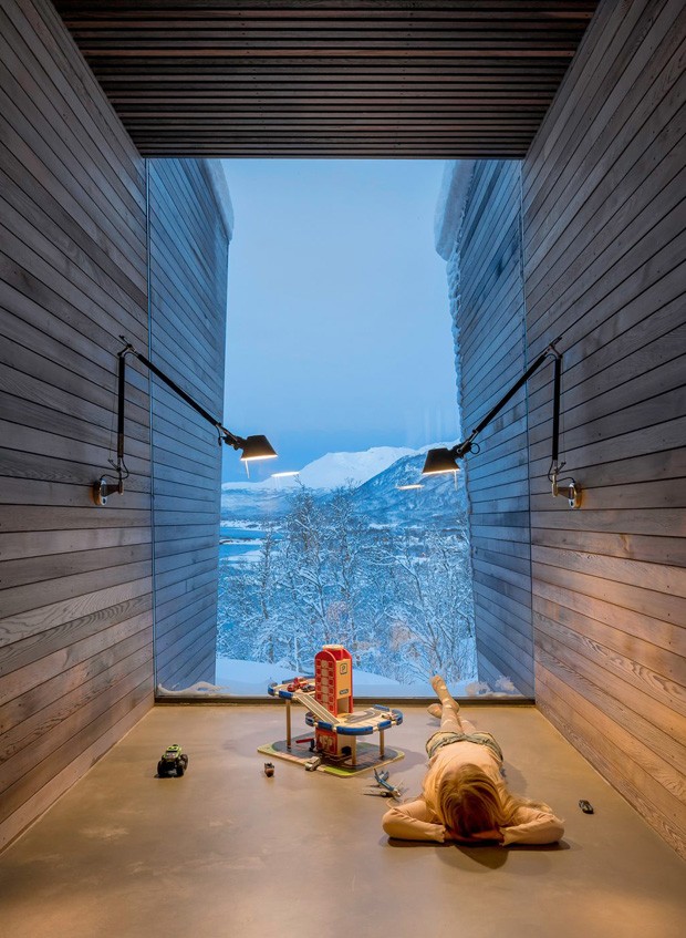 Casa de campo na Noruega permite ver a aurora boreal (Foto: Siggen Stinessen, Terje Arntsen e Steve King/ Divulgação)