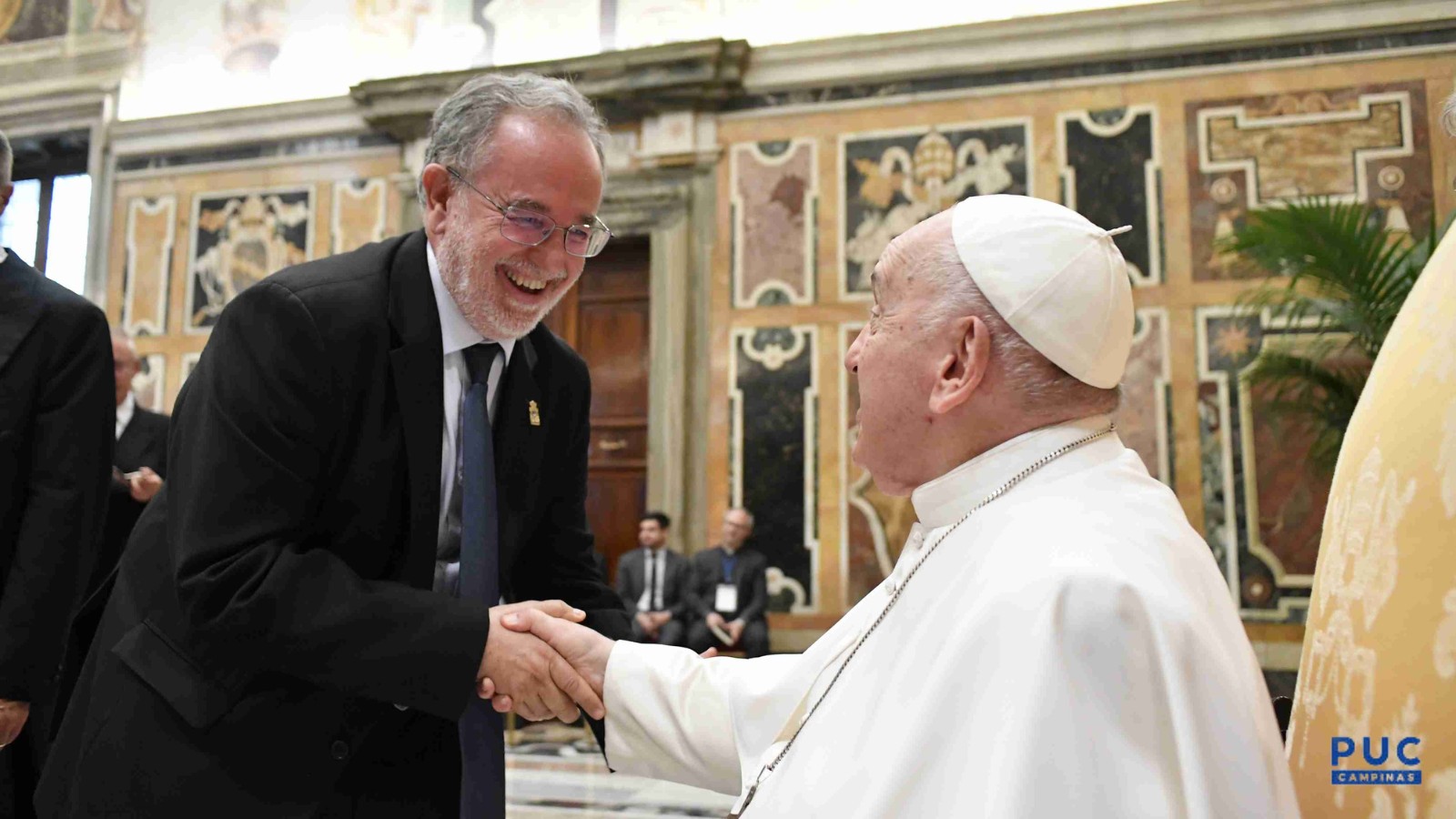 Reitor da PUC-Campinas participa de missão acadêmica com o Papa Francisco