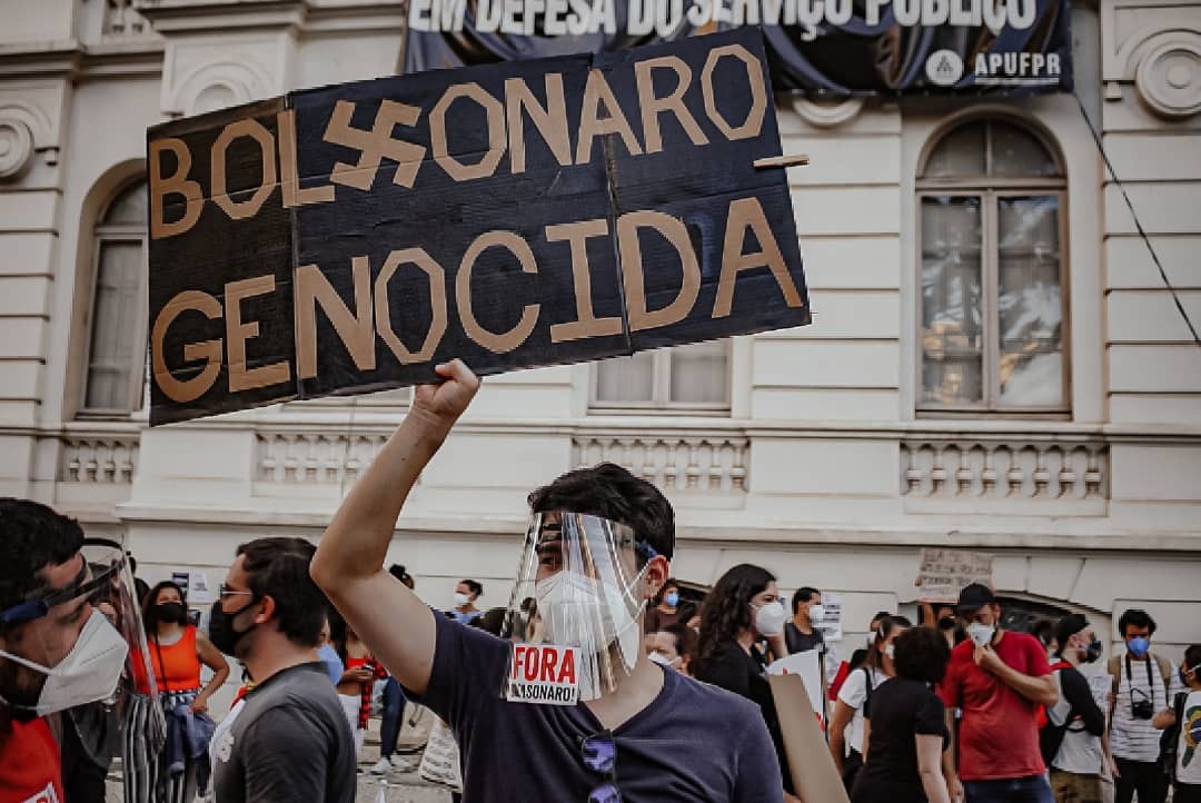 Cartazes dos protestos em Curitiba, no Paraná (Foto: Giorgia Prates (giorgia.prates))