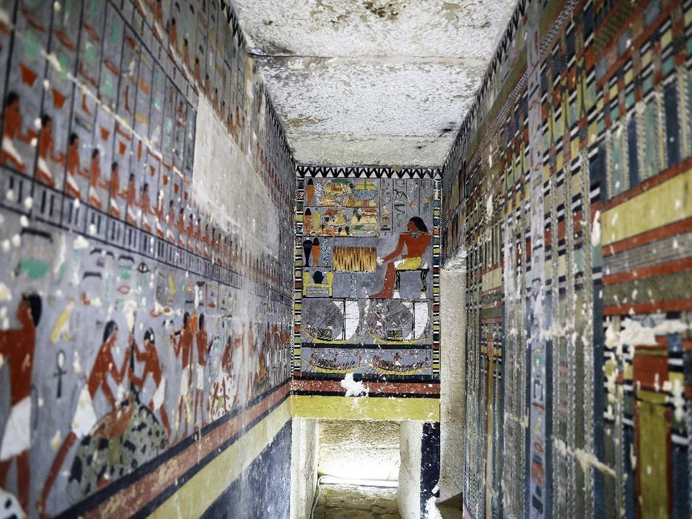 A tumba de Khuwy, escavada por arqueólogos em 2019, na necrópole de Saqqara, ao sul do Cairo, no Egito (Foto: Ministério de Turismo e Antiguidades do Egito)