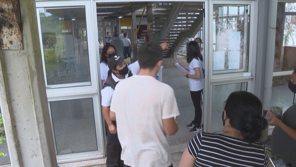 Estudantes relatam que não puderam fazer o Enem após salas 'excederem capacidade máxima' no RS | Rio Grande do Sul | G1