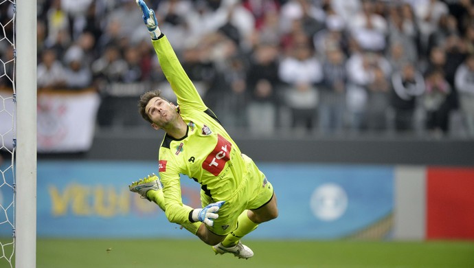Muralha, Walter, Júlio César, Victor e Danilo Fernandes duelam em enquete