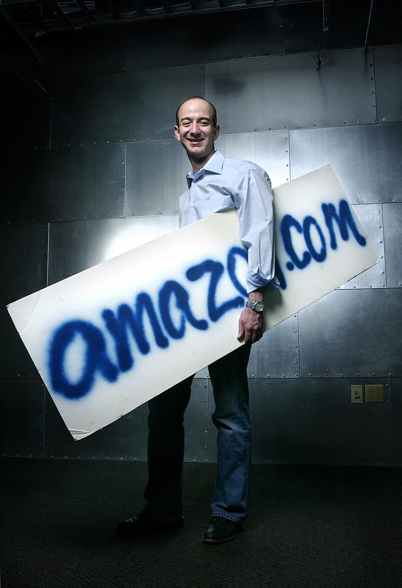 Jeff Bezos, fundador, CEO e presidente da Amazon.com, em 2004. — Foto: AP Photo/Andy Rogers)