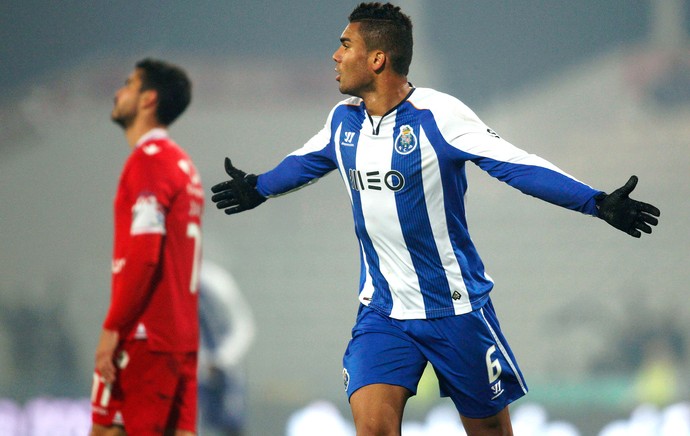 Casemiro comemora gol do Porto contra o Gil Vicenti (Foto: Agência Reutes)