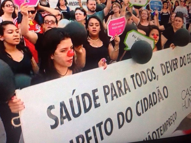 Manifestantes fazem ato por medicamentos de alto custo (Foto: Reprodução/TV Globo)