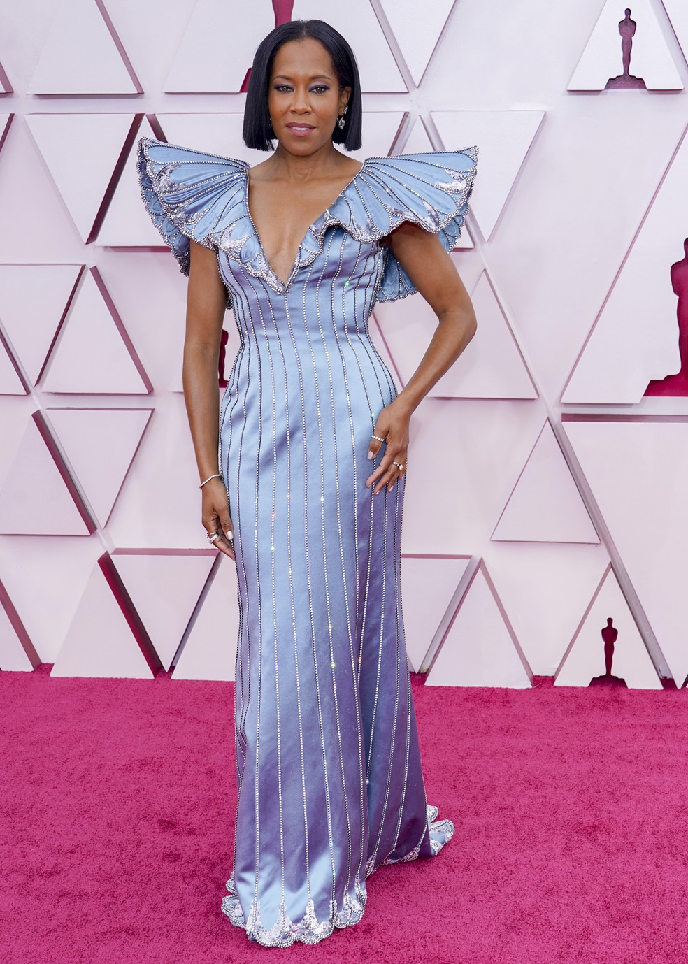 Oscar 2021: vestido de Regina King tem 62 mil paetês, mais de 8 mil  cristais e levou 140 horas para ser bordado | Oscar 2021 | Gshow