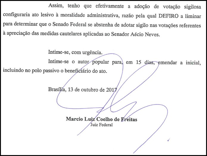 Trecho da decisão de juiz federal de Brasília que determina votação aberta em sessão que analisa afastamento do senador Aécio Neves (PMDB-MG)