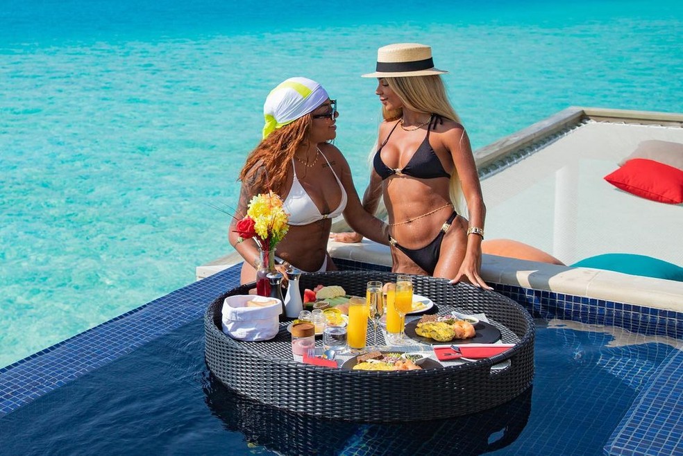 Ludmilla e Brunna Gonçalves estão aproveitando viagem às Maldivas — Foto: Reprodução/Instagram