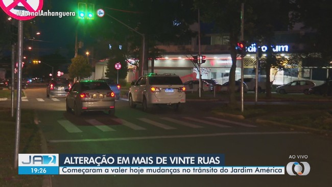 Criana e atropelada por motociclista enquanto tentava atravessar rua, em Goinia