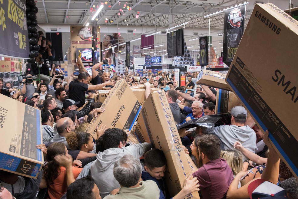 Pesquisadora atribui desligamento do sinal analógico da TV ao aumento no uso de smart TVs e, conseguentemente, ao crescimento de acesso à internet pela telona. (Foto: Celso Tavares/G1)