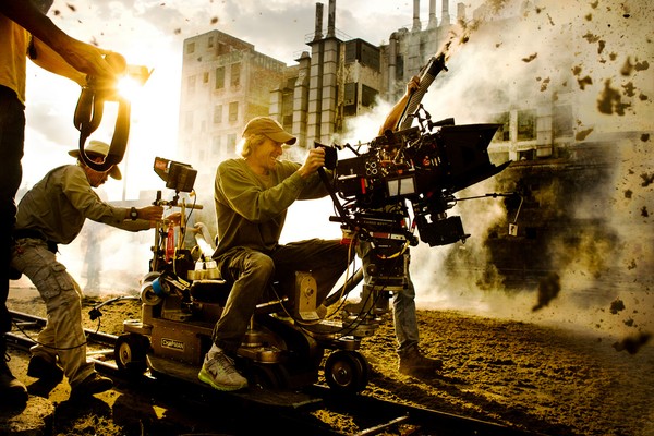 Michael Bay no set do quarto filme da franquia 'Transformers'. Todos tiveram a sua direção. (Foto: Divulgação)