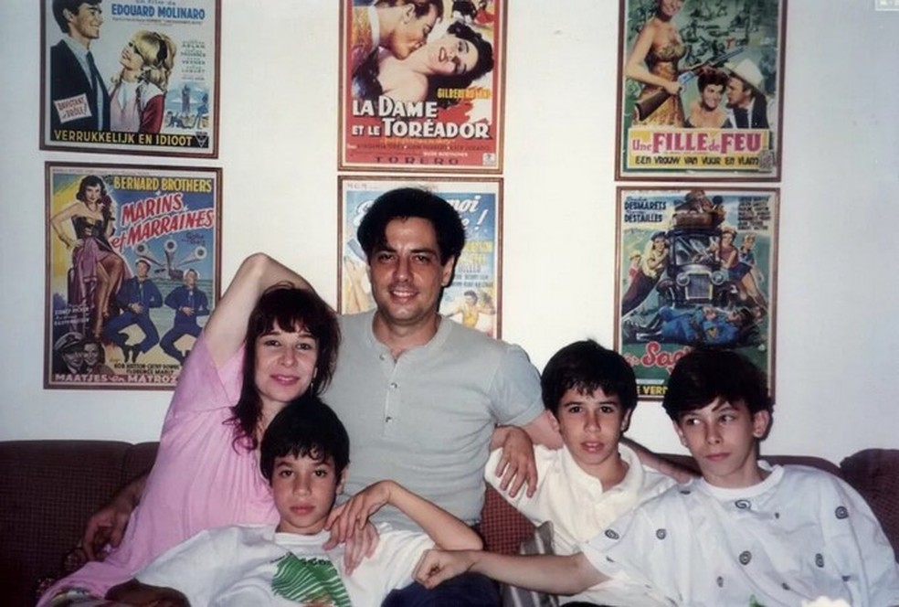 Rita, Roberto e os tr&ecirc;s filhos &mdash; Foto: Dvulga&ccedil;&atilde;o