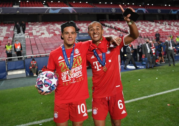 Philippe Coutinho e Thiago Alcântara foram campeões da Champions pelo Bayern — Foto: Getty Images