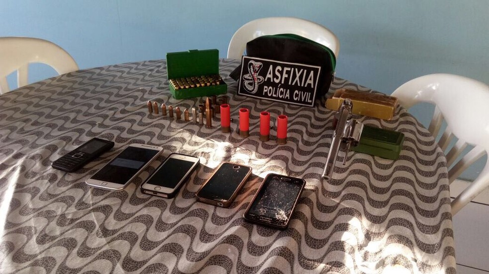 Polícia encontrou arma e munições na casa do gerente do estabelecimento (Foto: Ascom/PC)