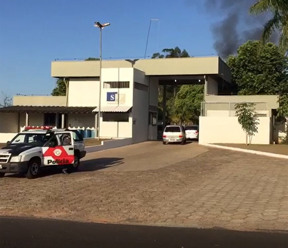 Rebelião na Penitenciária de Lucélia (Foto: Mariane Santos/TV Fronteira)