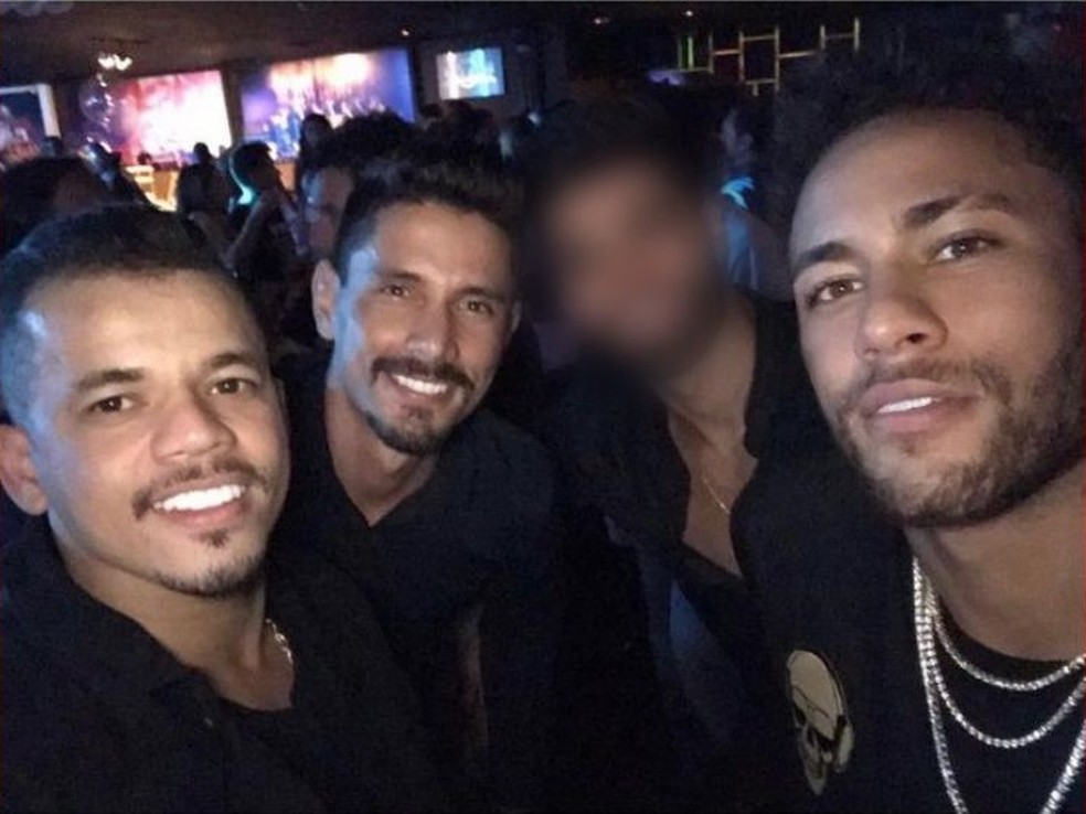 Jota Amancio, Eduardo (alvo de operao no DF) e Neymar, em foto de 2018  Foto: Instagram/Reproduo