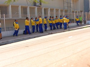 Trabalhadores aderiram a greve nesta quarta-feira (16) (Foto: Reprodução/TV Tapajós)
