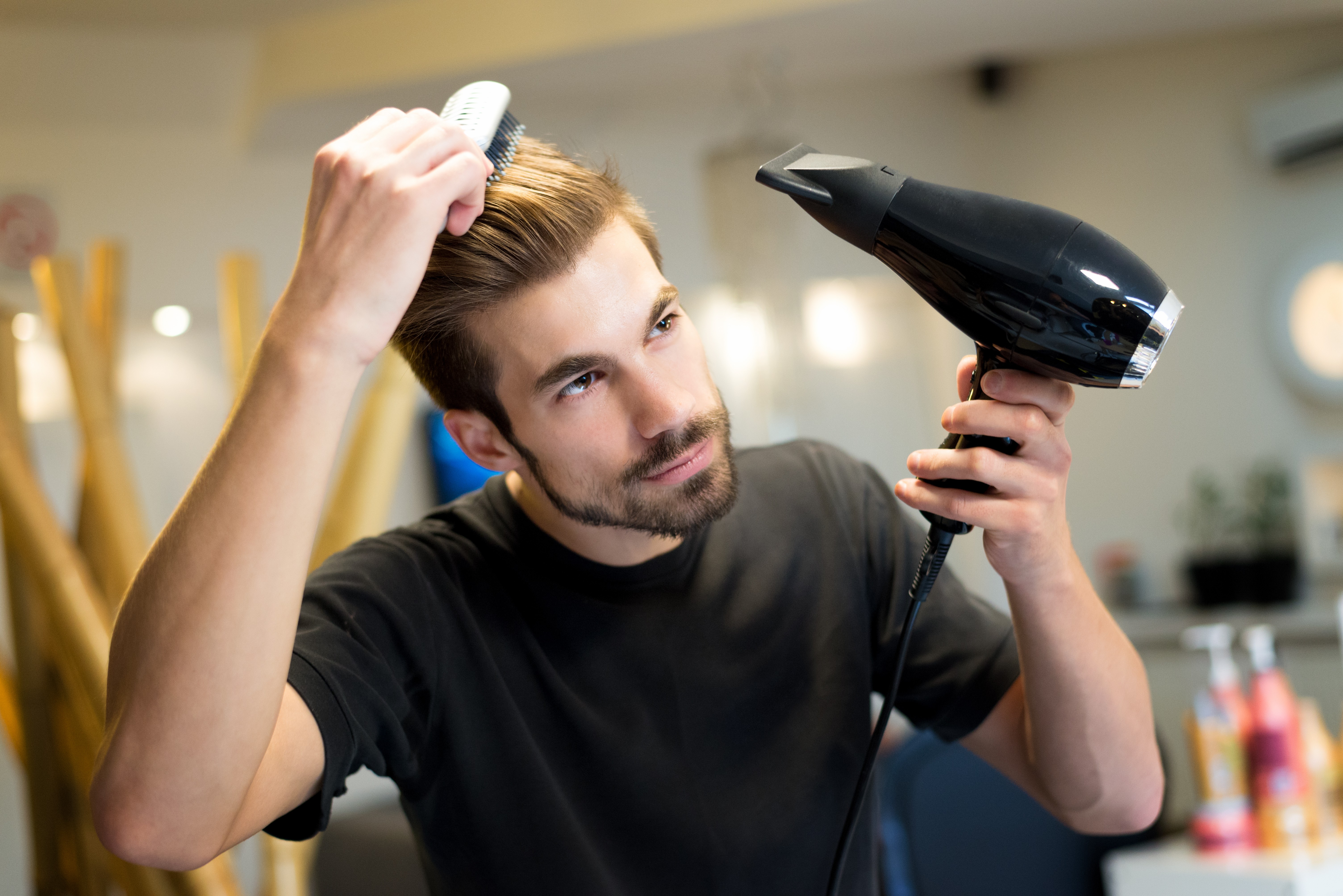 Excesso do uso do secador de cabelo pode causar poluição térmica (Foto: Getty Images)