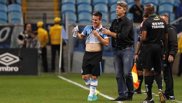 Ramiro vira peça de confiança de Renato e vive melhor fase no Grêmio
