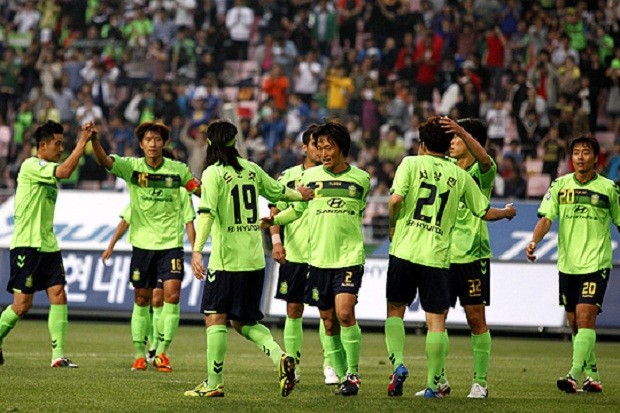 Jogadores do Jeonbuk comemoram vitória (Foto: Reprodução / Site oficial do Jeonbuk)