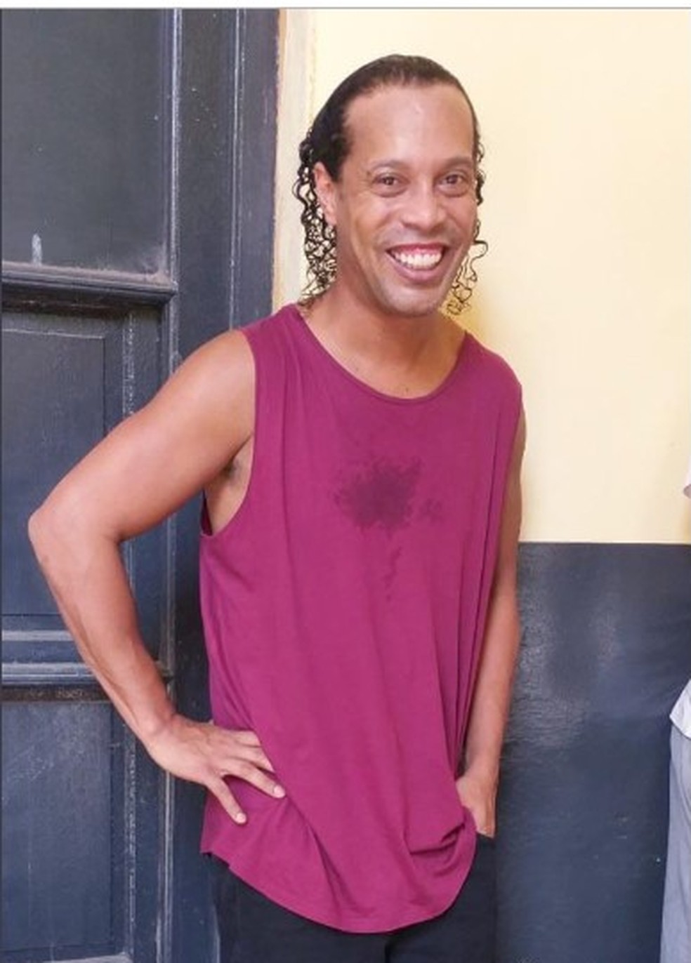 Imagem divulgada em rede social mostra Ronaldinho Gaúcho em penitenciária em Assunção, no Paraguai, em 9 de março de 2020 — Foto: Reprodução/Repollera