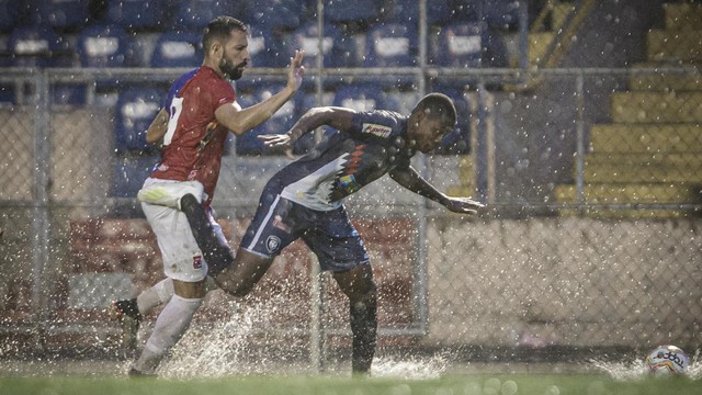 Vila Capanema sofreu com a chuve, e o gramado ficou bastante prejudicado
