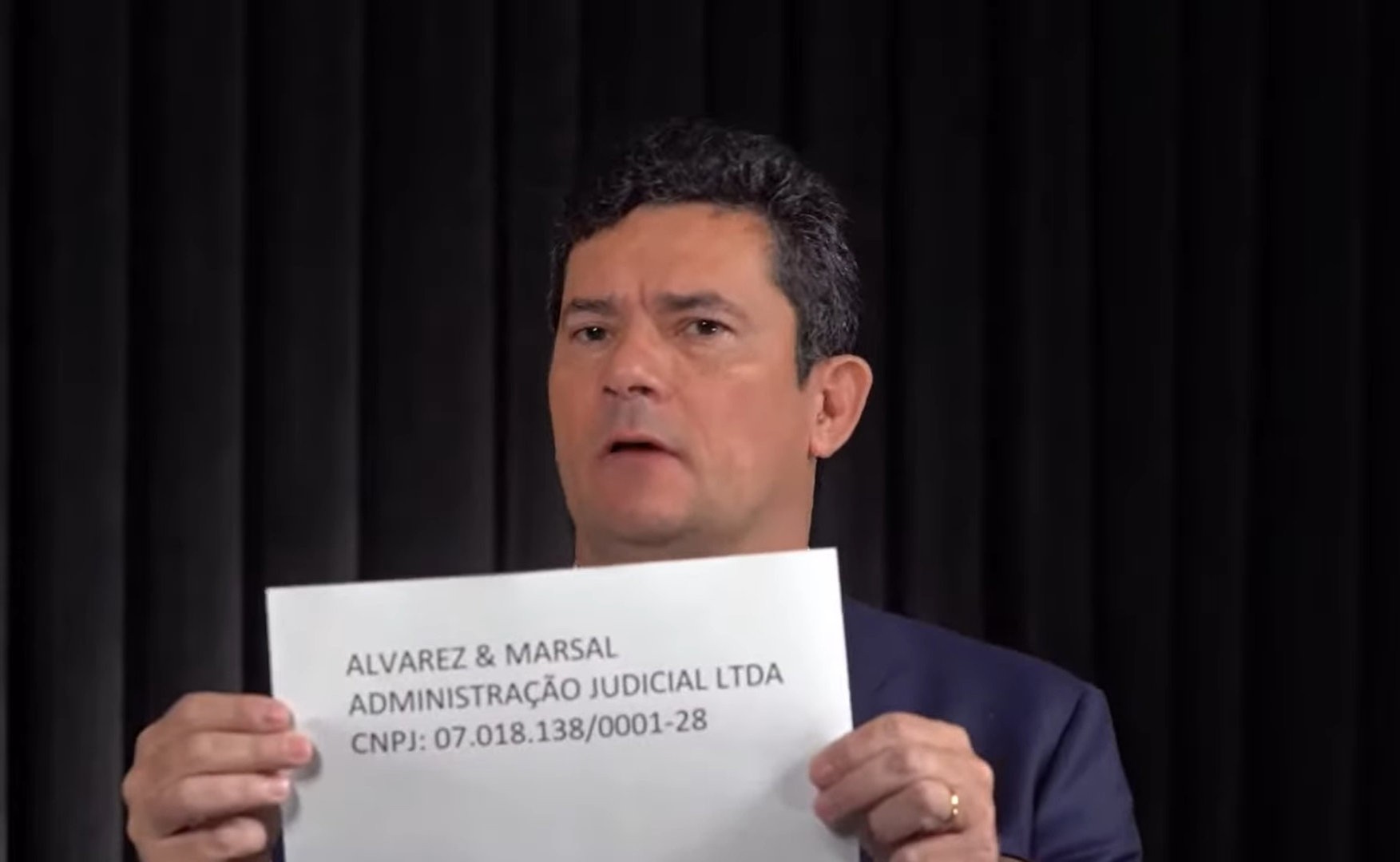 Moro exibiu papéis e documentos de sua atuação para a consultoria Alvarez & Marsal, em live com Kim Kataguiri