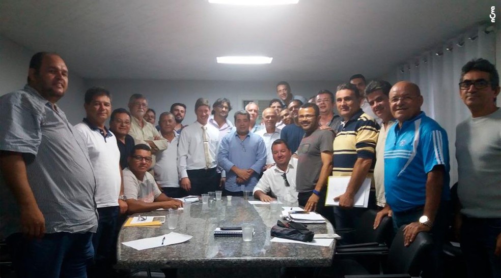 Antes da OperaÃ§Ã£o Cartola ser deflagrada, Amadeu Rodrigues chegou a reunir os representantes dos clubes para a reuniÃ£o arbitral do estadual sub-19 (Foto: DivulgaÃ§Ã£o / FPF)