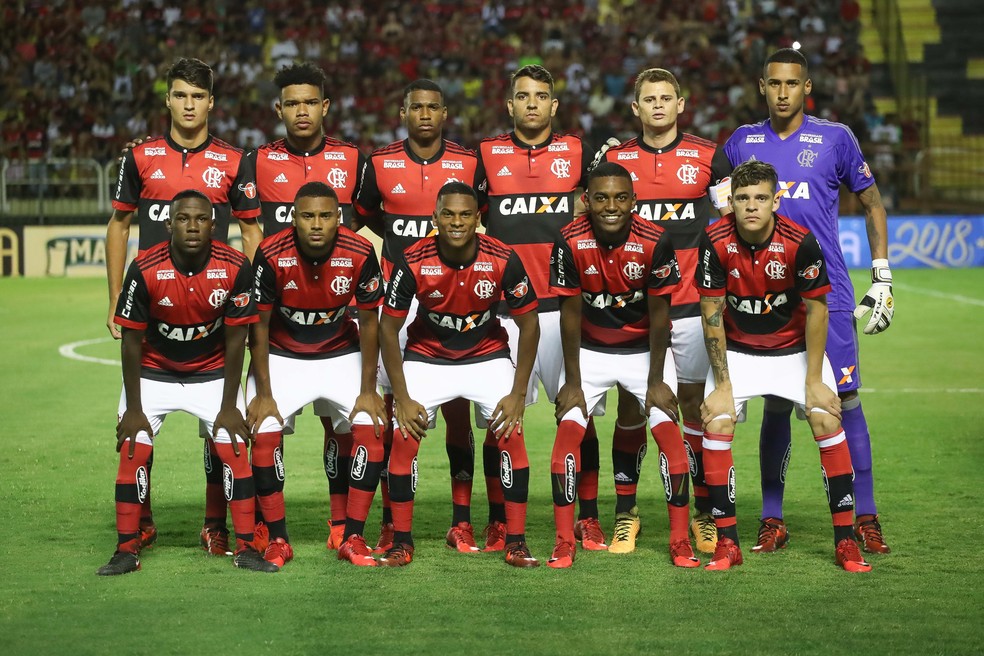 Time de garotos na estreia em 2018 — Foto: Gilvan de Souza/Flamengo